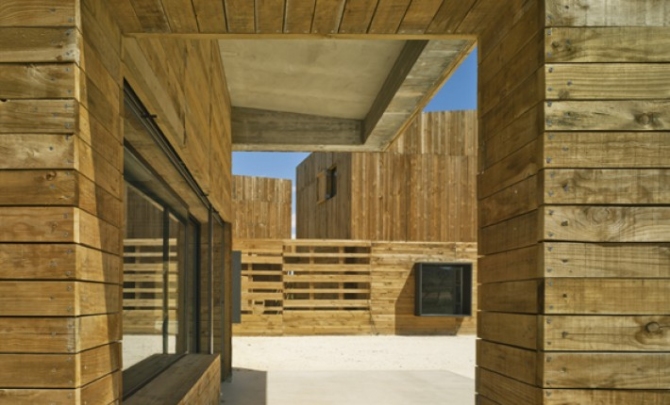 Blancafort-Reus Arquitectura_ House for three sisters, Bullas