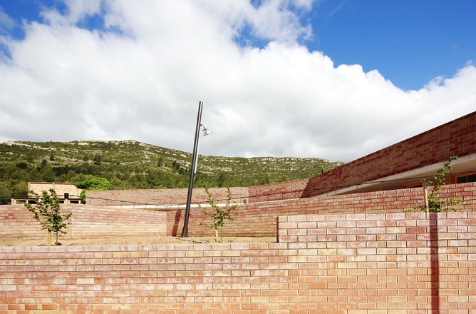 Núria Salvadó, David Tapias_ Kindergarten, Pratdip