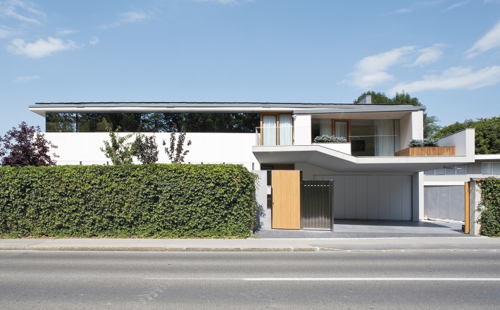 Matej Vozlič, Vesna Vozlič Košir: Hiša ob Ižanski cesti v Ljubljani, 2015, foto Blaž Budja