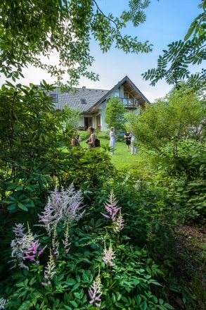 Obisk vrtov Jute Krulc v Žireh, 3. julij 2015. Foto: Blaž Jamšek