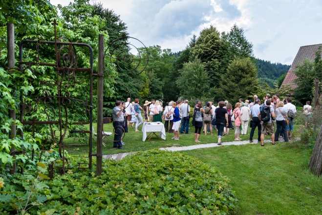 Obisk vrtov Jute Krulc v Žireh, 3. julij 2015. Foto: Blaž Jamšek