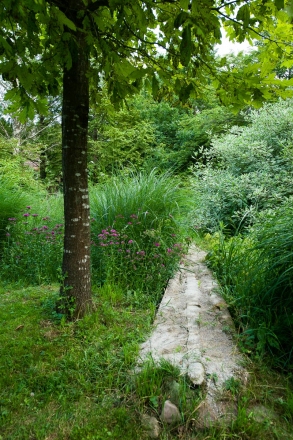 Obisk vrtov Jute Krulc v Žireh, 3. julij 2015. Foto: Blaž Jamšek