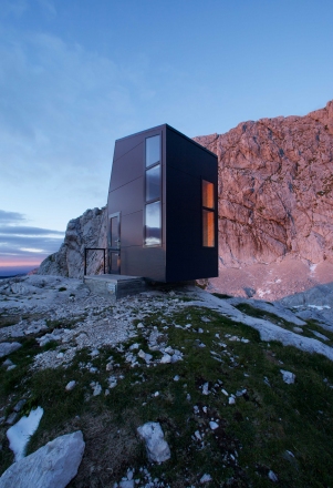 Bivouac under Grintovec, 2009, architect Miha Kajzelj, photo Matevž Paternoster.jpg