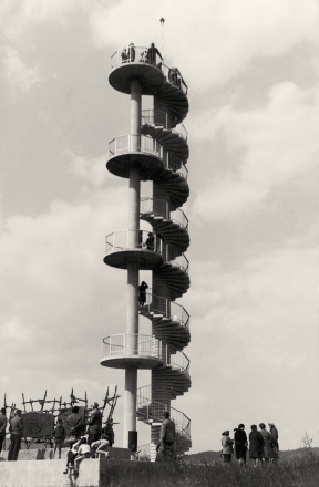 Marko Šlajmer: Razgledni stolp Gonjače v Goriških Brdih,1961 © PANG 667 št. 2287 (vir: Rok Primažič)