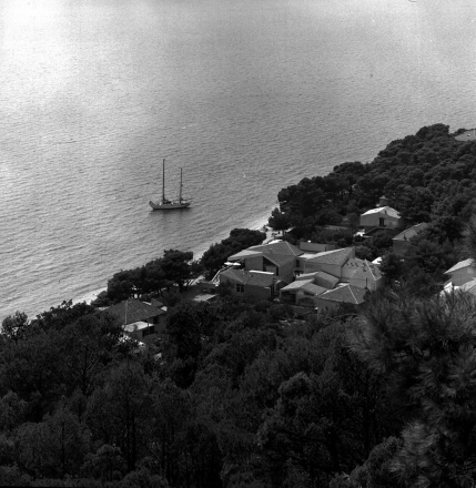 Turistični center, Brela, Hrvaška, 1969; arhitekt: Ante Rožić; interier: Bernardo Bernardi; fotografija: Aleksandar Károlyi