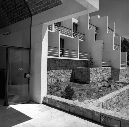 Vila Berulia, Brela, Hrvaška, 1970; arhitekt: Ante Rožić; interier: Bernardo Bernardi; fotografija: Aleksandar Károlyi