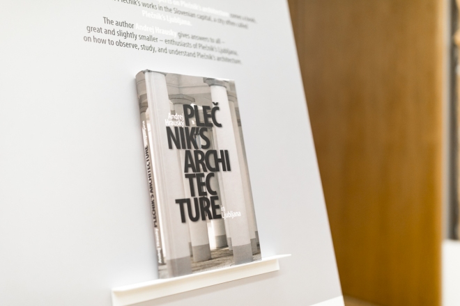 Knjiga Plečnikov arhitektura v Ljubljani, foto Andrej Peunik/MGML