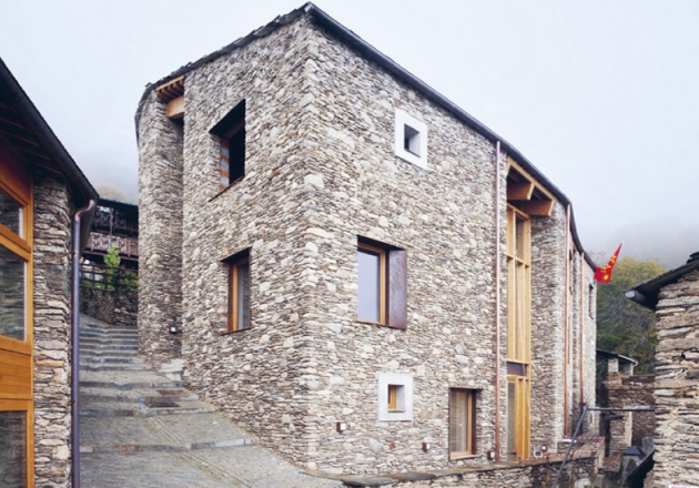 KULTURNI CENTER LOU POURTOUN, 2016, Architetti Massimo Crotti, Antonio De Rossi, Marie-Pierre Forsans Studio Associato GPS, foto Laura Cantarella