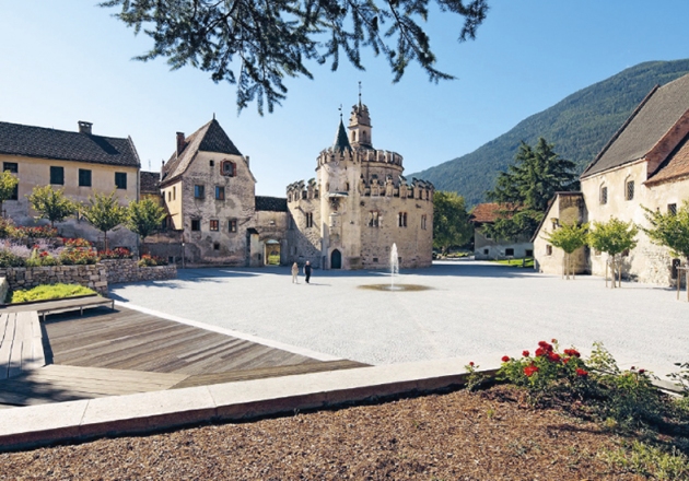 OBNOVA TRGA ABBAZIA DI NOVACELLA, 2010 (NAGRAJEN), Markus Scherer Architekt, foto Bruno Klomfar