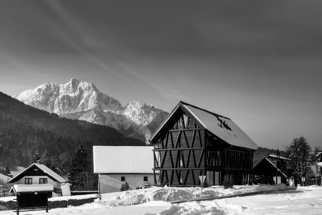 Black House, architecture: GregorcVrhovec, photo: Damjan Švarc