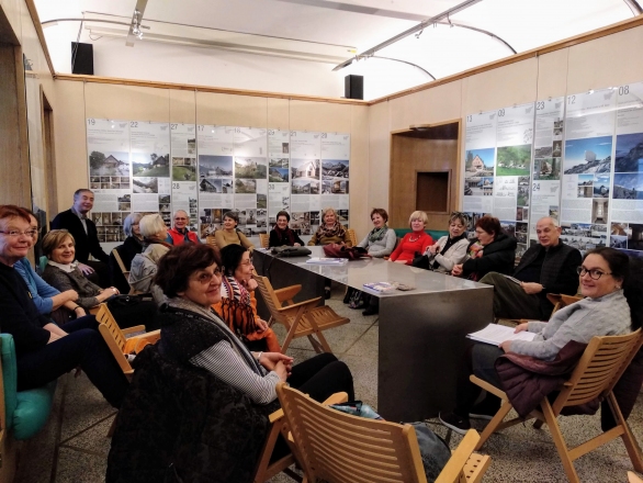 Ogled razstave z Meto Kutin