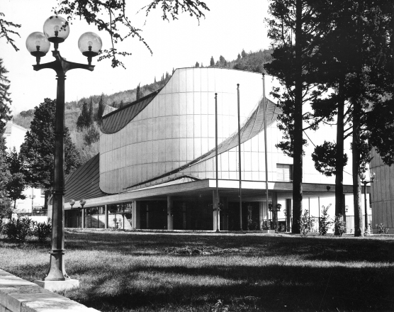 Auditorium and open summer theatre, Portorož, 1970–72, arch. Edo Mihevc, photo Pokrajinski arhiv Koper, arhiv Avditorij Portorož