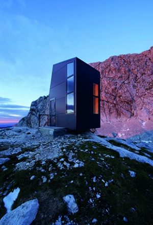 Bivak pod Grintovcem / Bivouac under Grintovec Mountain, Kajzelj arhitektura  Fotografije: Matevž Paternoster
