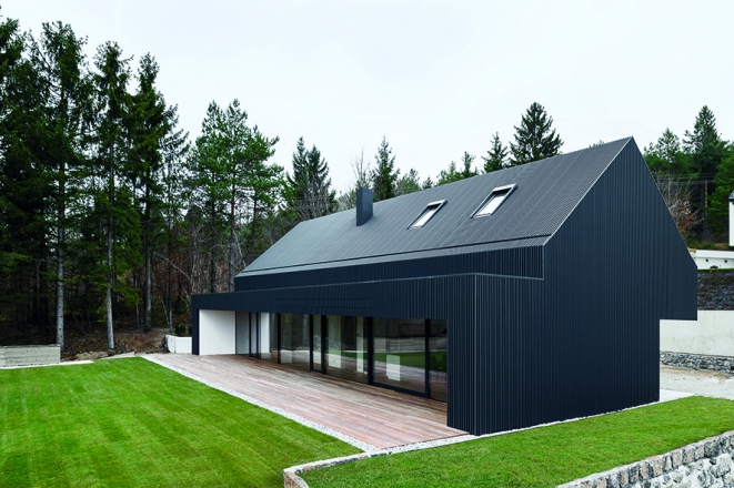 Hiša A037 nad dolino, okolica Cerkniškega jezera, 2021; Arhitektura, foto: Miran Kambič