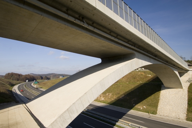Nadvoz Pluska na dolenjski avtocesti, 2005, Iztok Turk, Promico, foto: Ana Če