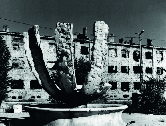 Spomenik fontana “Spomenik ilegalcu”, Mostar, 1982, Sulejman Ðapo