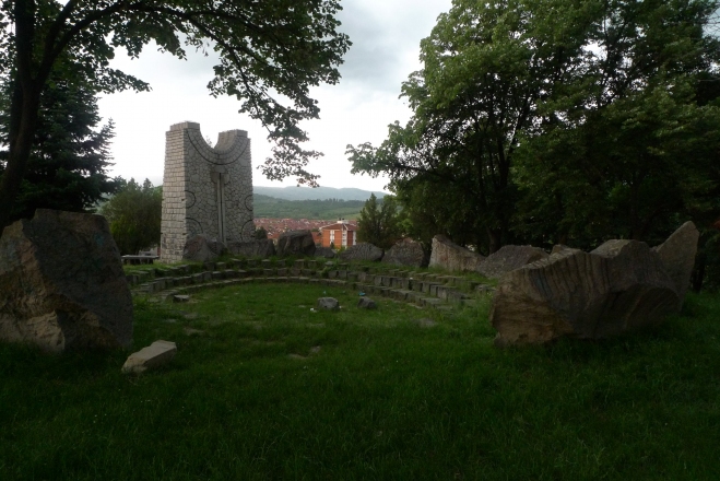 Spomenik padlim borcem Revolucije, Vlasotince, 1973-1975, Bogdan Bogdanović, foto: Vlada Kulic