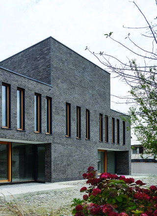 A036, opečni dvojček, Ljubljana, 2020, Arhitektura, foto: Miran Kambič