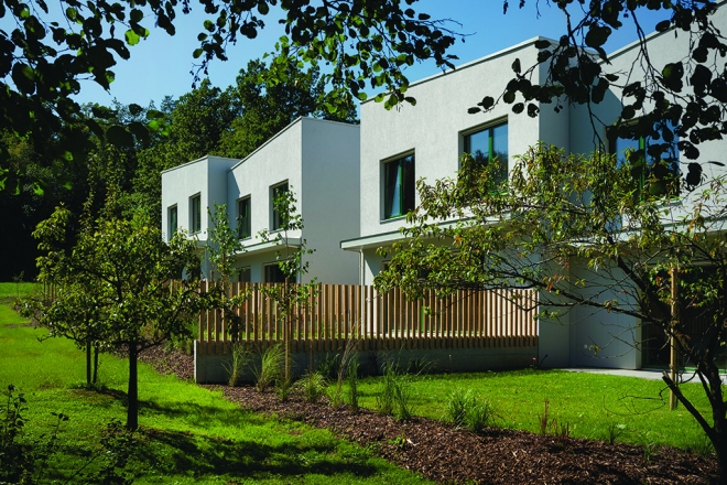 Dvojčka na robu mesta, Ljubljana, 2019, Kombinat, foto: Janez Marolt