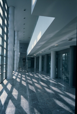 Petra Paškulin: Trade and business center Dunajska-Šarhova, Dunajska cesta 129, Ljubljana, 1997, photo: Miran Kambič